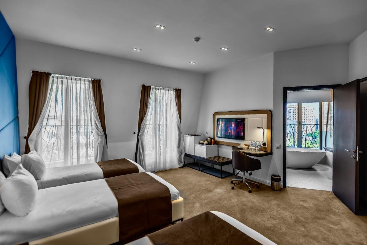 Ivy Garden Hotel Baku Exterior photo A room at the hotel