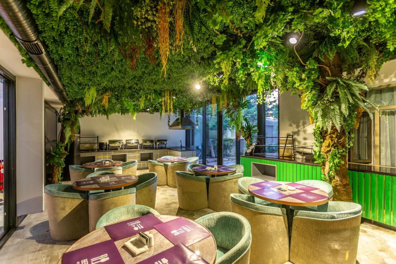 Ivy Garden Hotel Baku Exterior photo The interior of the restaurant