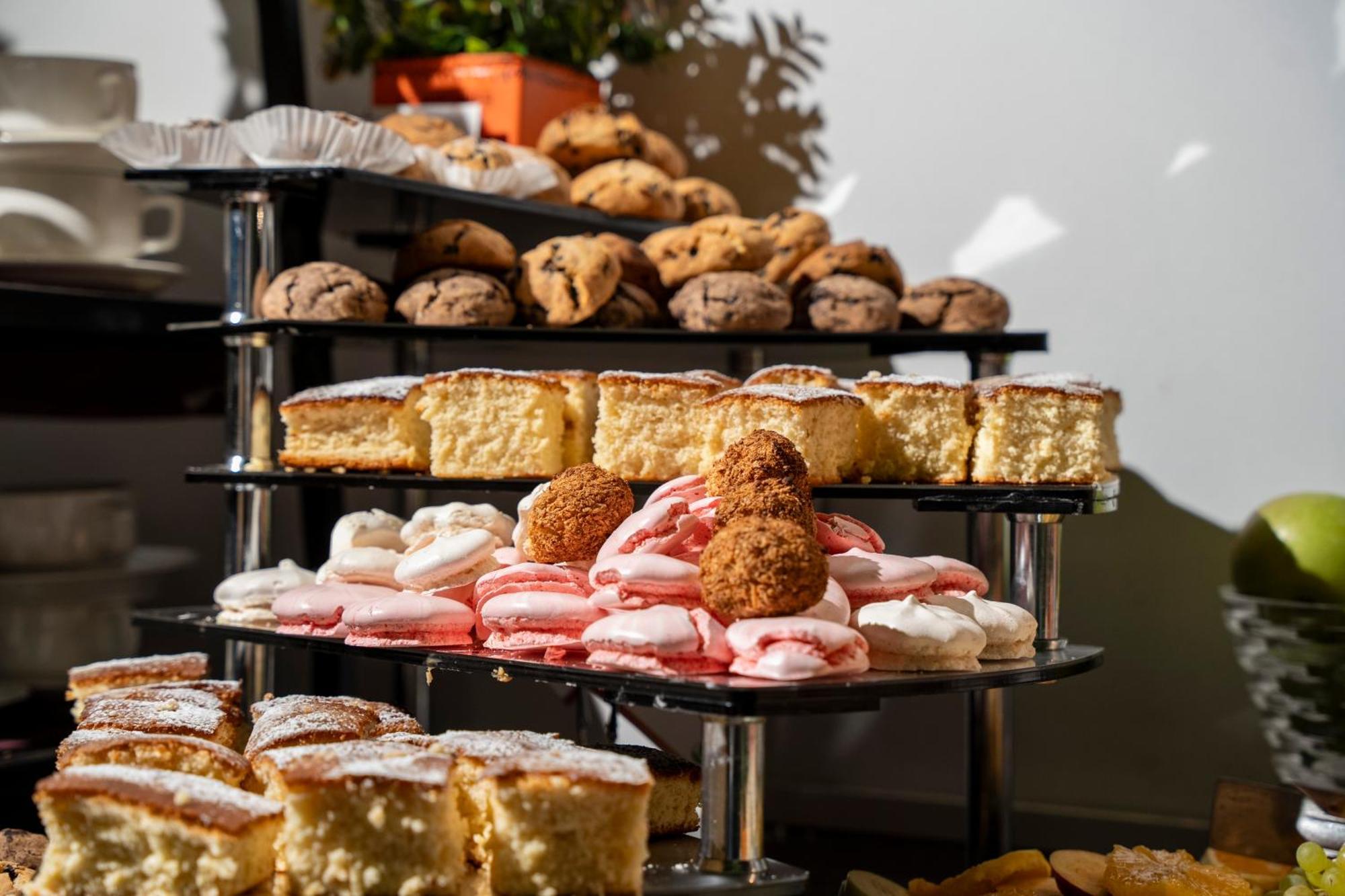 Ivy Garden Hotel Baku Exterior photo A selection of cakes and biscuits